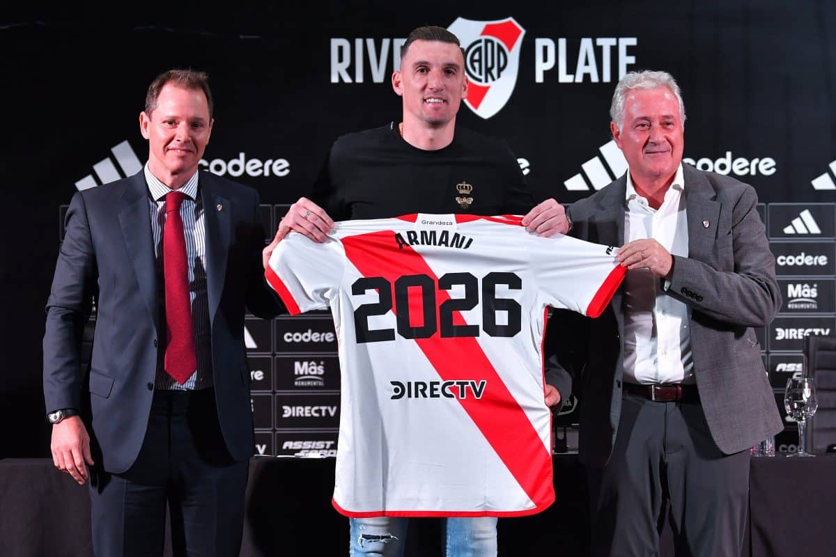 Franco Armani extendió contrato hasta 2026
