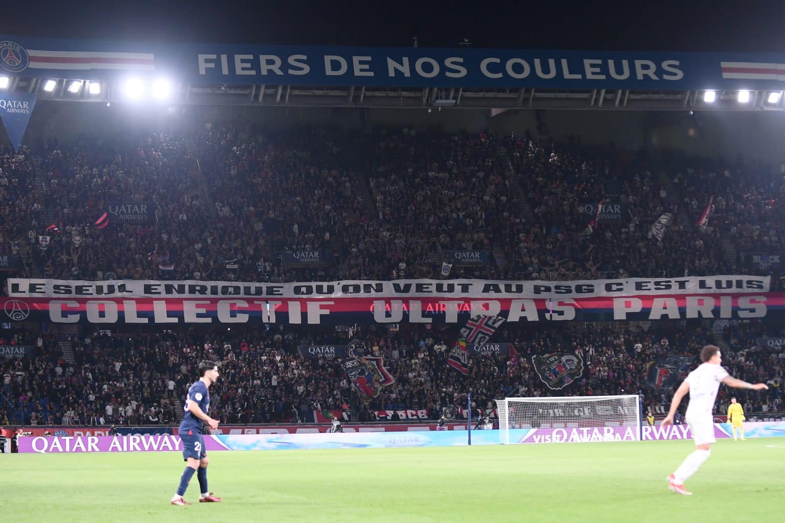 PSG : les supporters cartonnent le “cancer” du club !