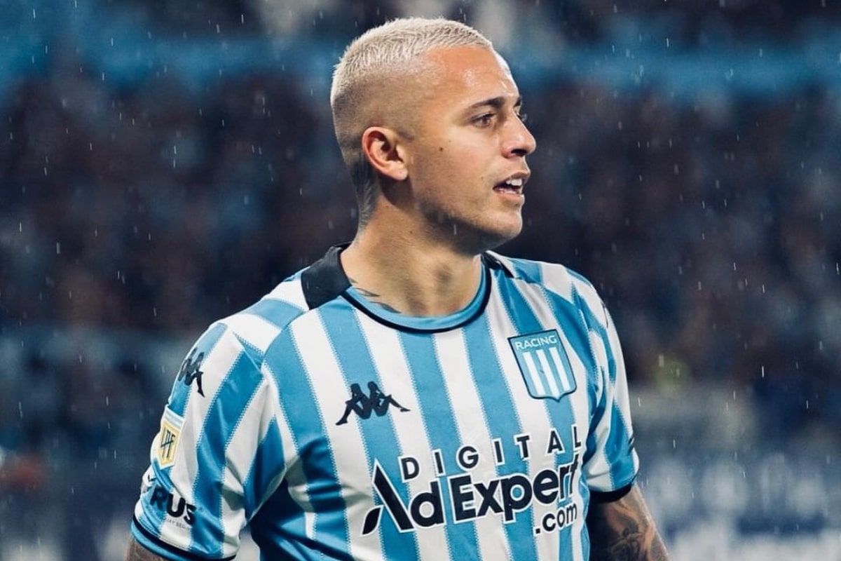 Agustín Urzi jugando en Racing Club