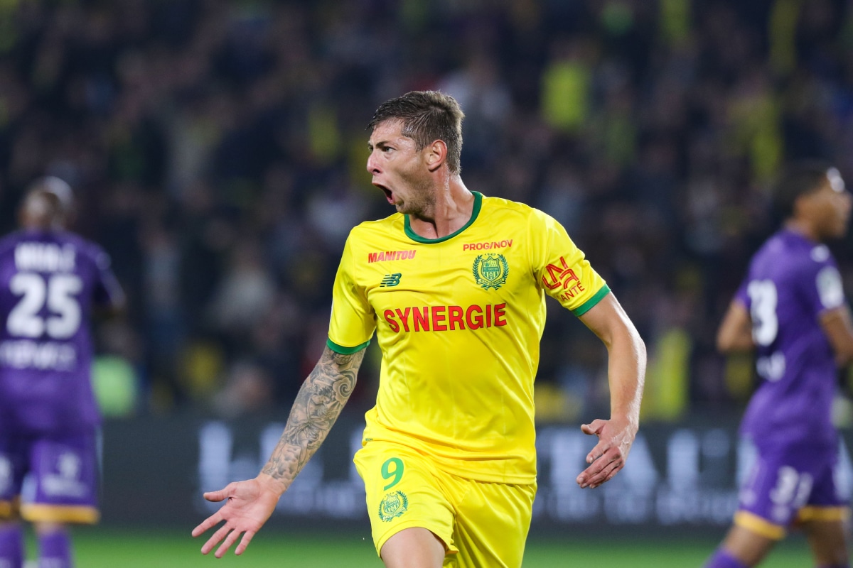 Emiliano Sala festejando un gol con la camiseta de Nantes