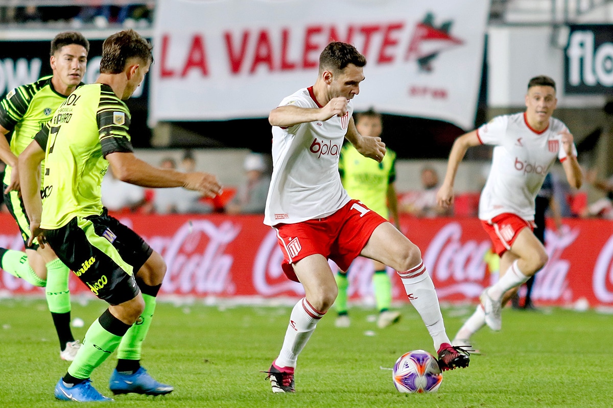 Estudiantes y Barracas Central, cara a cara en los cuartos de final de la Copa de la Liga 2024