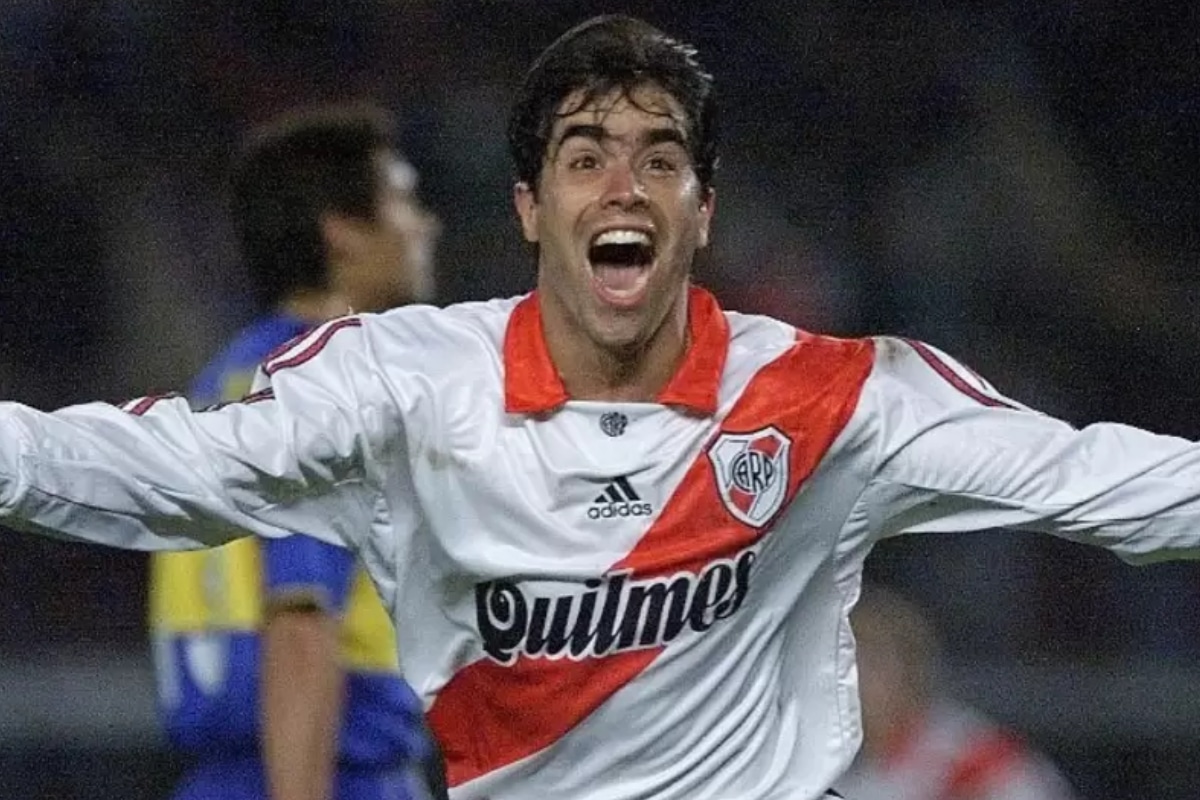 Juan Pablo Ángel festejando un gol en River Plate