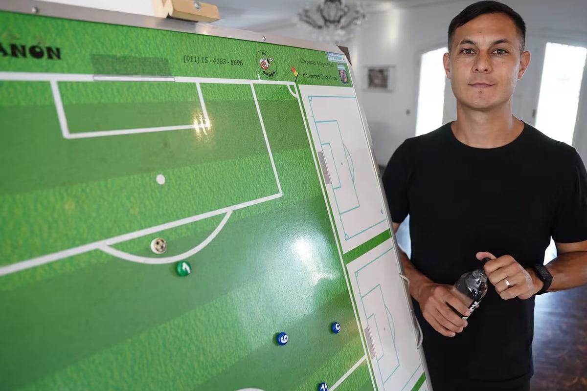 Matías Módolo en su etapa como DT de Riestra