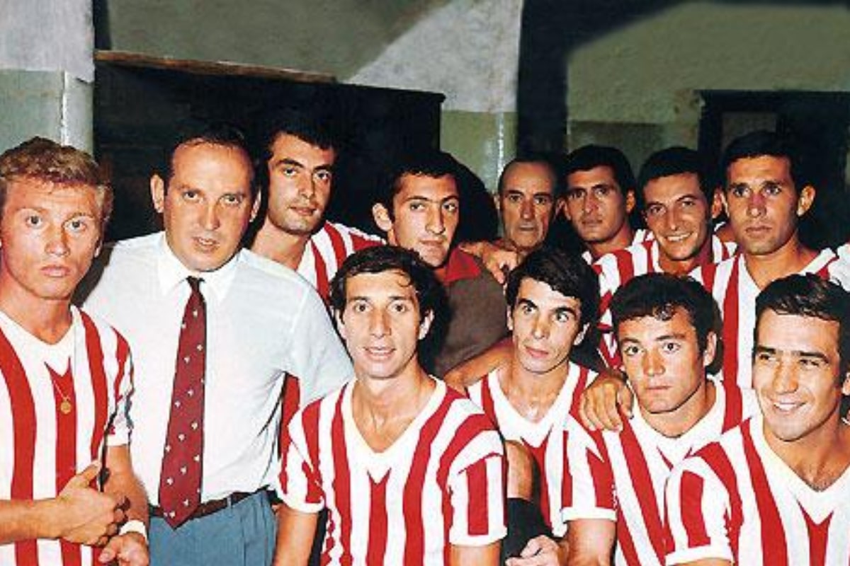 Osvaldo Zubeldía y el equipo de Estudiantes que ganó todo a fines de 1960