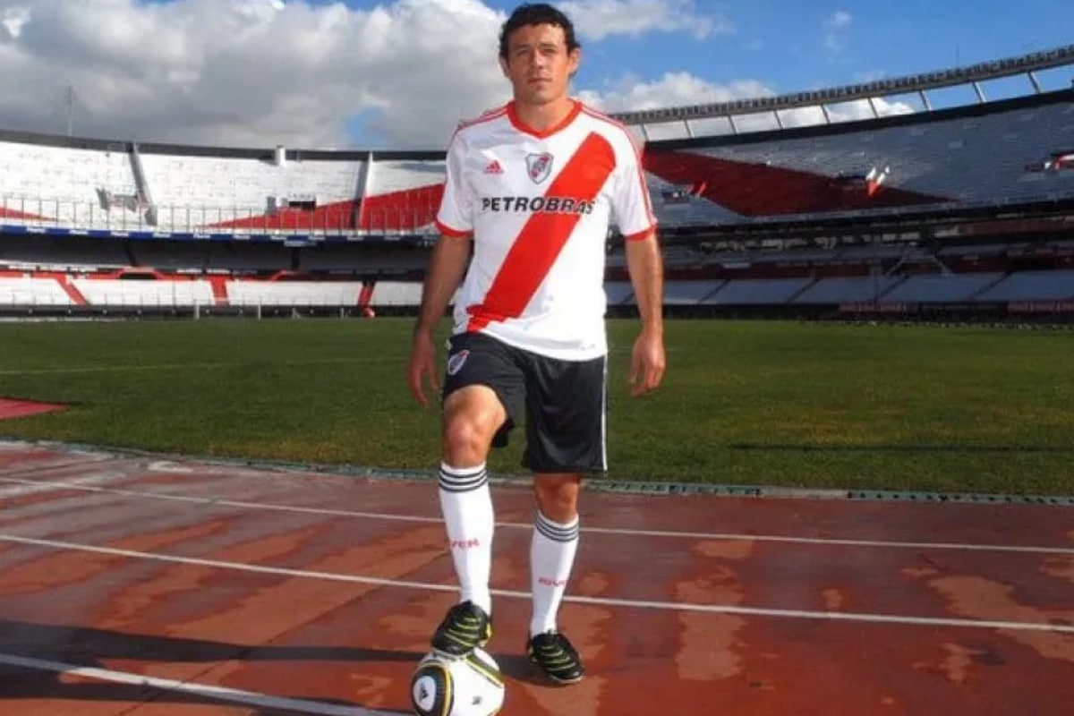 Adalberto Román en su presentación como refuerzo de River