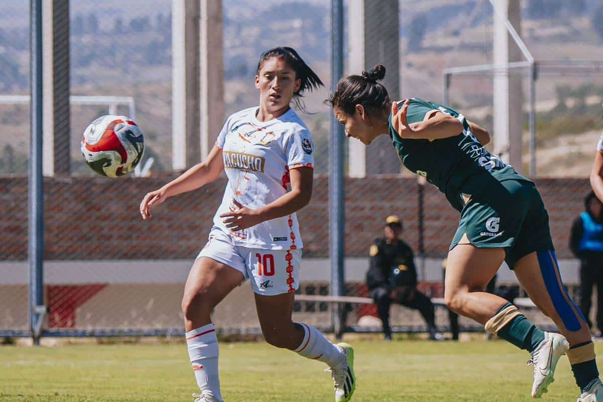 Emily Flores fue autora de un 'doblete'