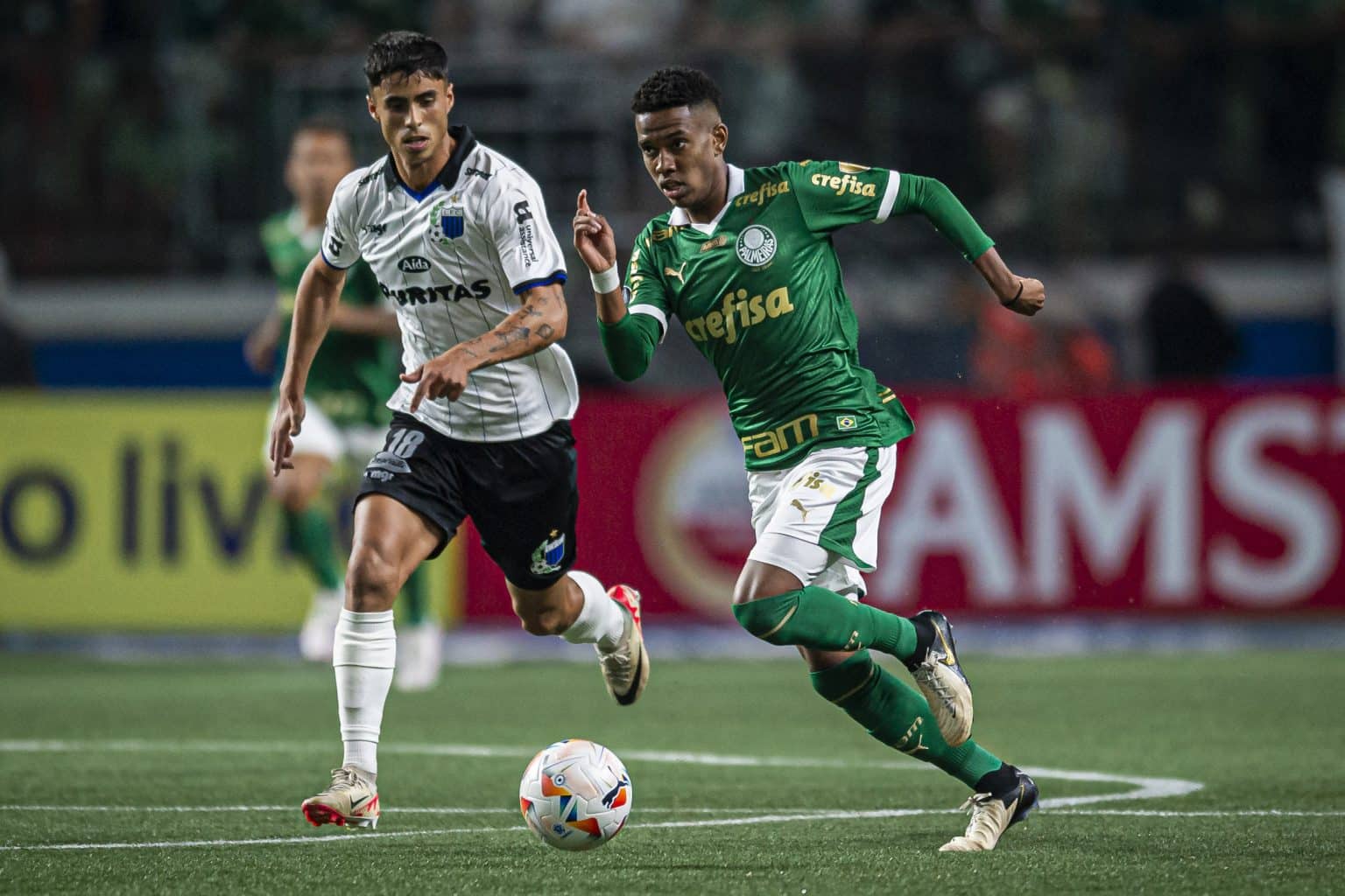 Mercato - Chelsea, PSG : la concurrence s’intensifie pour une pépite