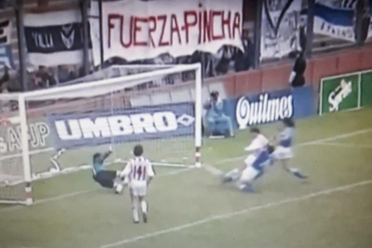 Bandera de Vélez en apoyo a Estudiantes