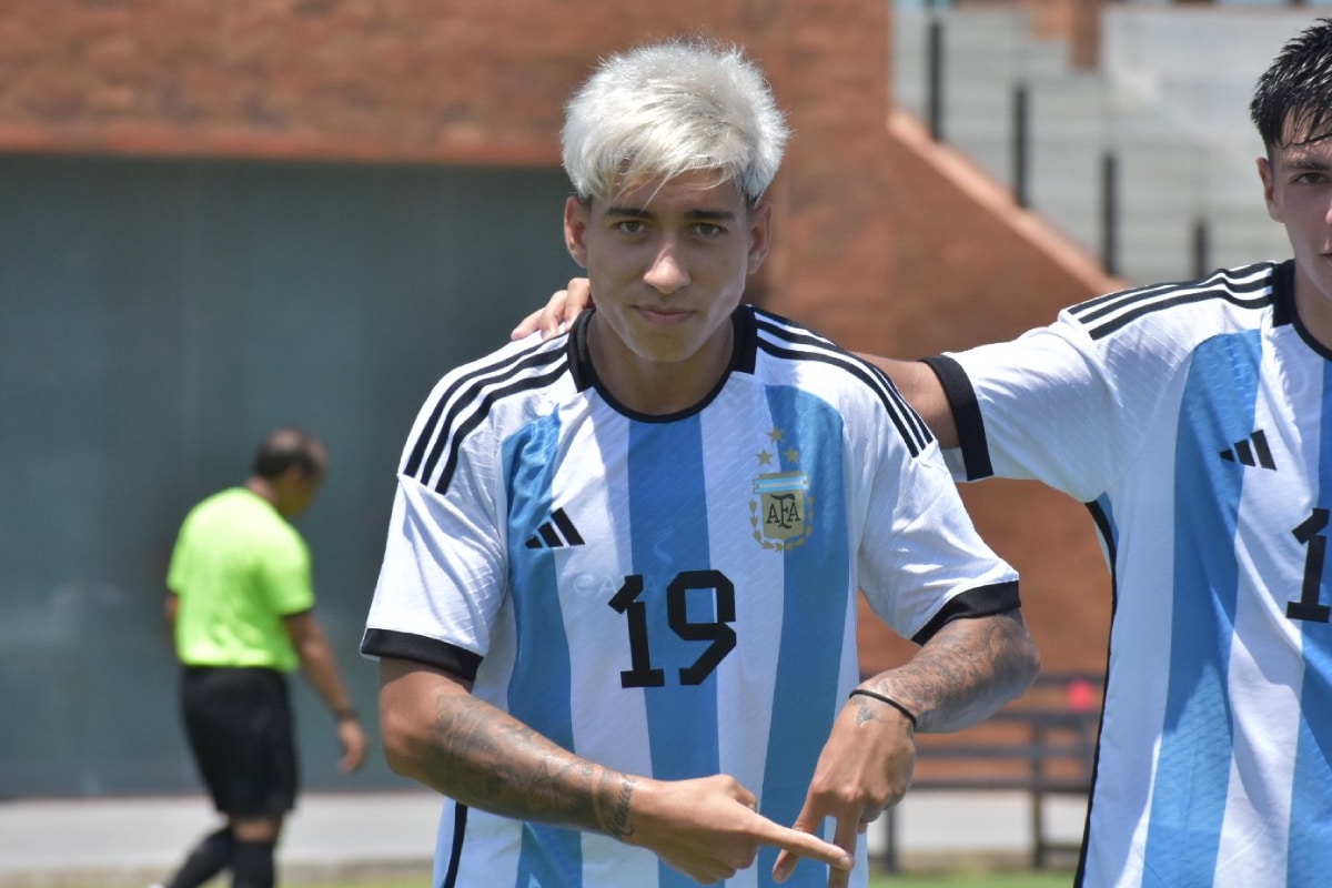 Maher Carrizo con la camiseta de la Selección Argentina Sub-17