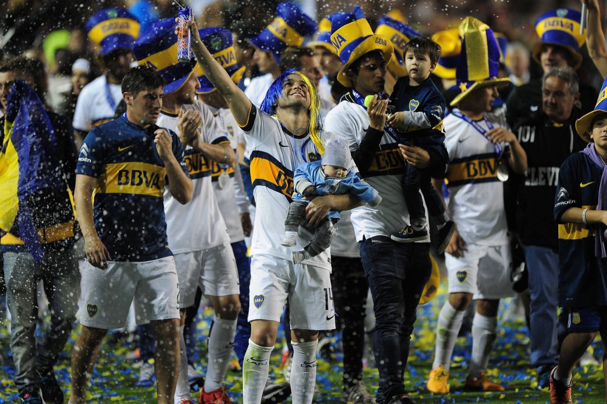 Nicolás Lodeiro festejando el campeonato 2015 con Boca