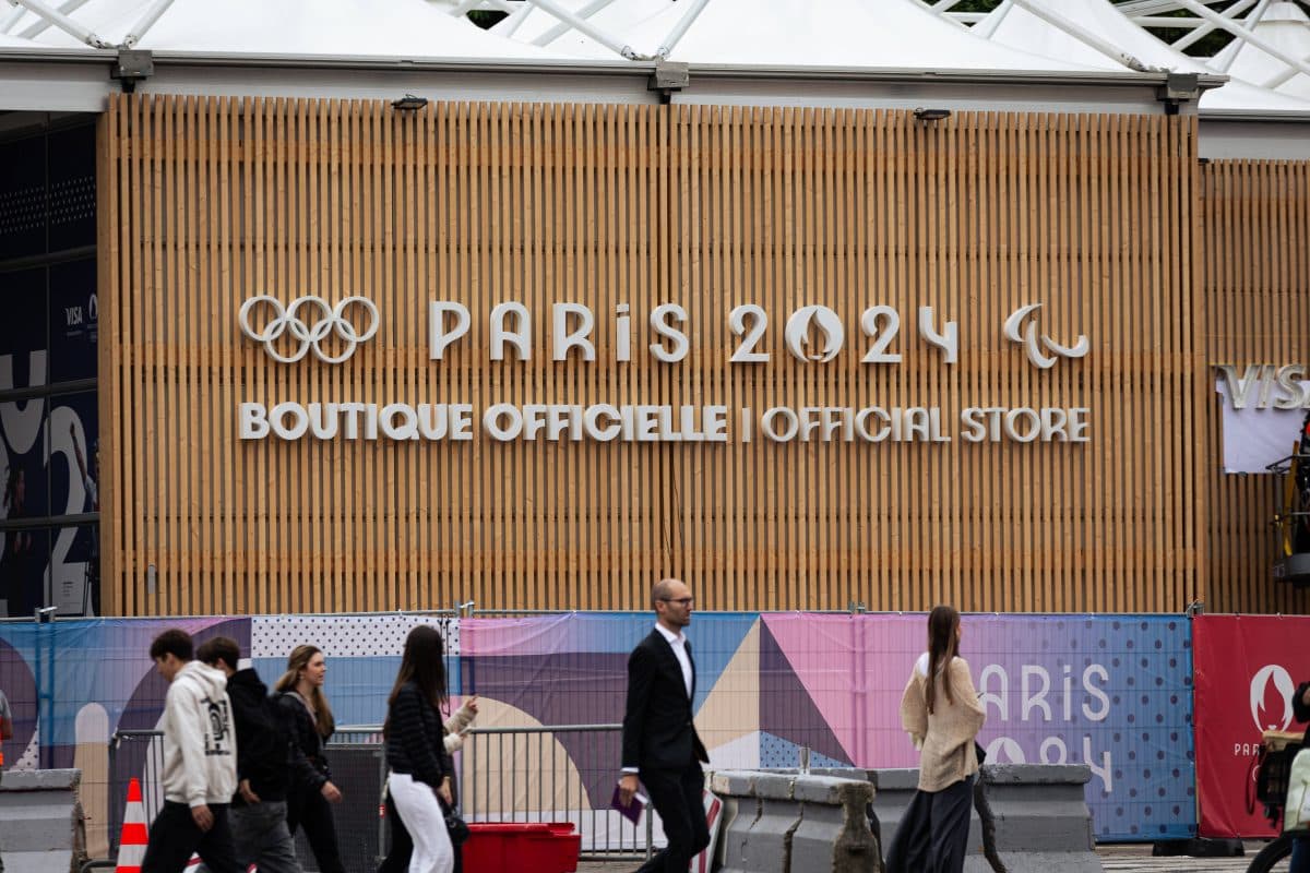 Construction Sites for the Olympic Games in Paris, France – 19 Jun 2024 People pass by an official merchandising shop fo