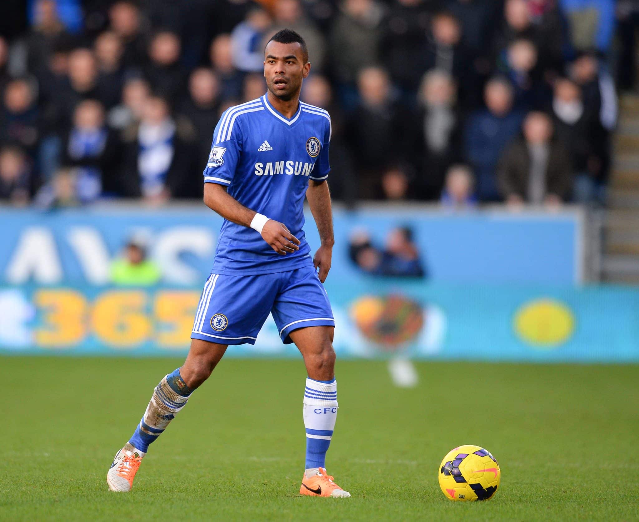 En 2005, quel entraîneur de Chelsea a reçu environ 300 000 euros d’amende pour ”prise de contact illégale” après avoir discuté sans autorisation avec Ashley Cole, alors sous contrat avec Arsenal, pour le faire venir chez les Blues, ce qui se produira en 2006 ?