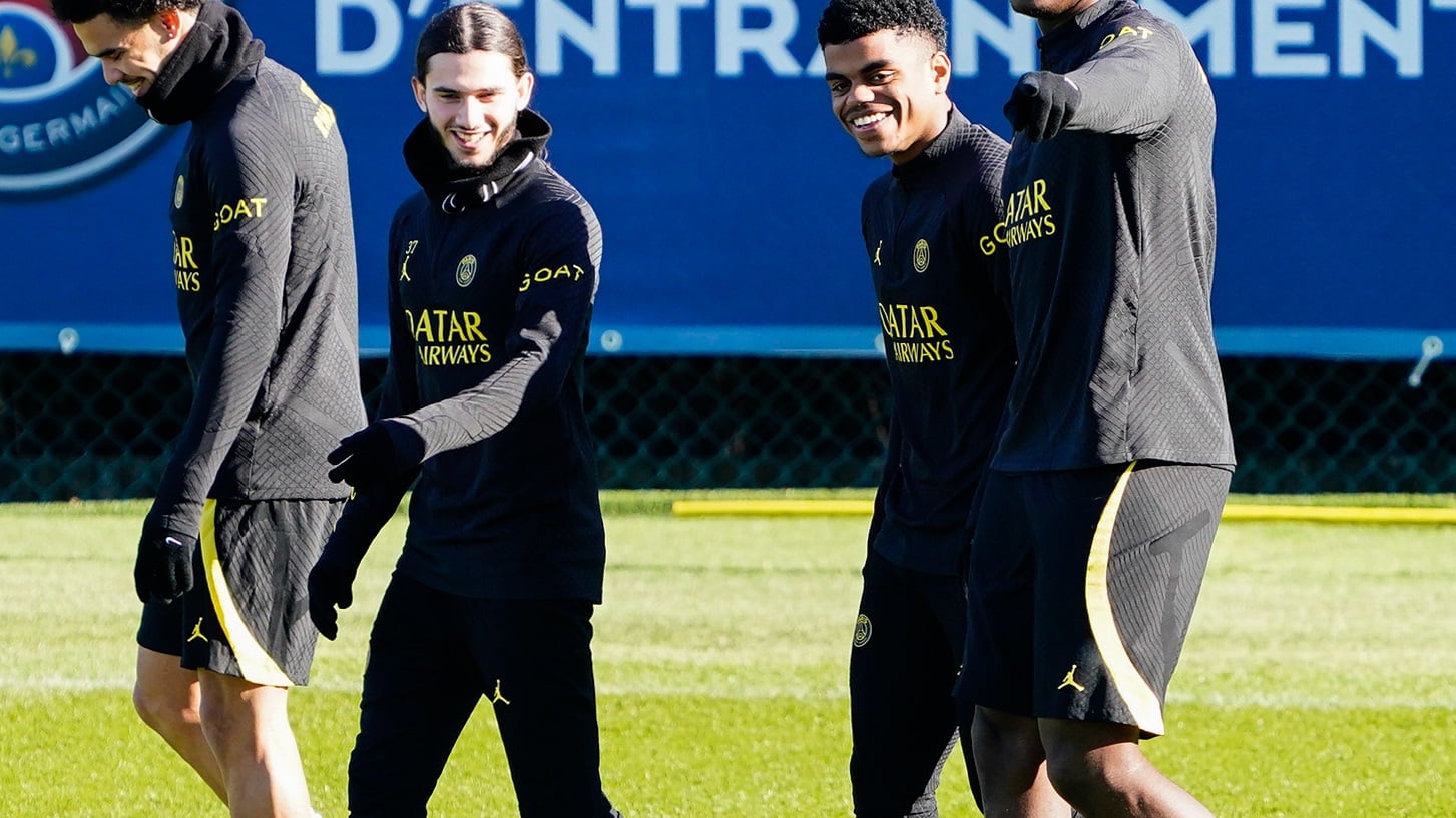 Psg'S Secret Weapon Revealed: Foot: Le Psg Officialise Le Recrutement Du Défenseur Ukrainien Illia Zabarnyi - vma06jf
