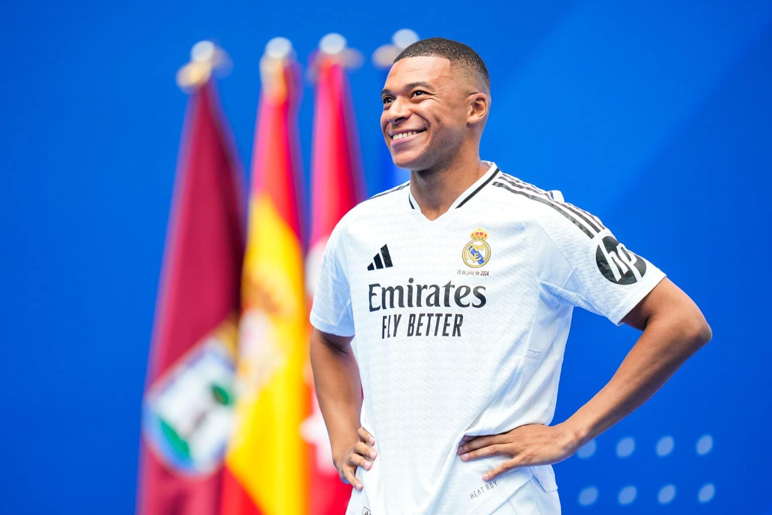 Real Madrid : Mbappé dévoile le 3e maillot !