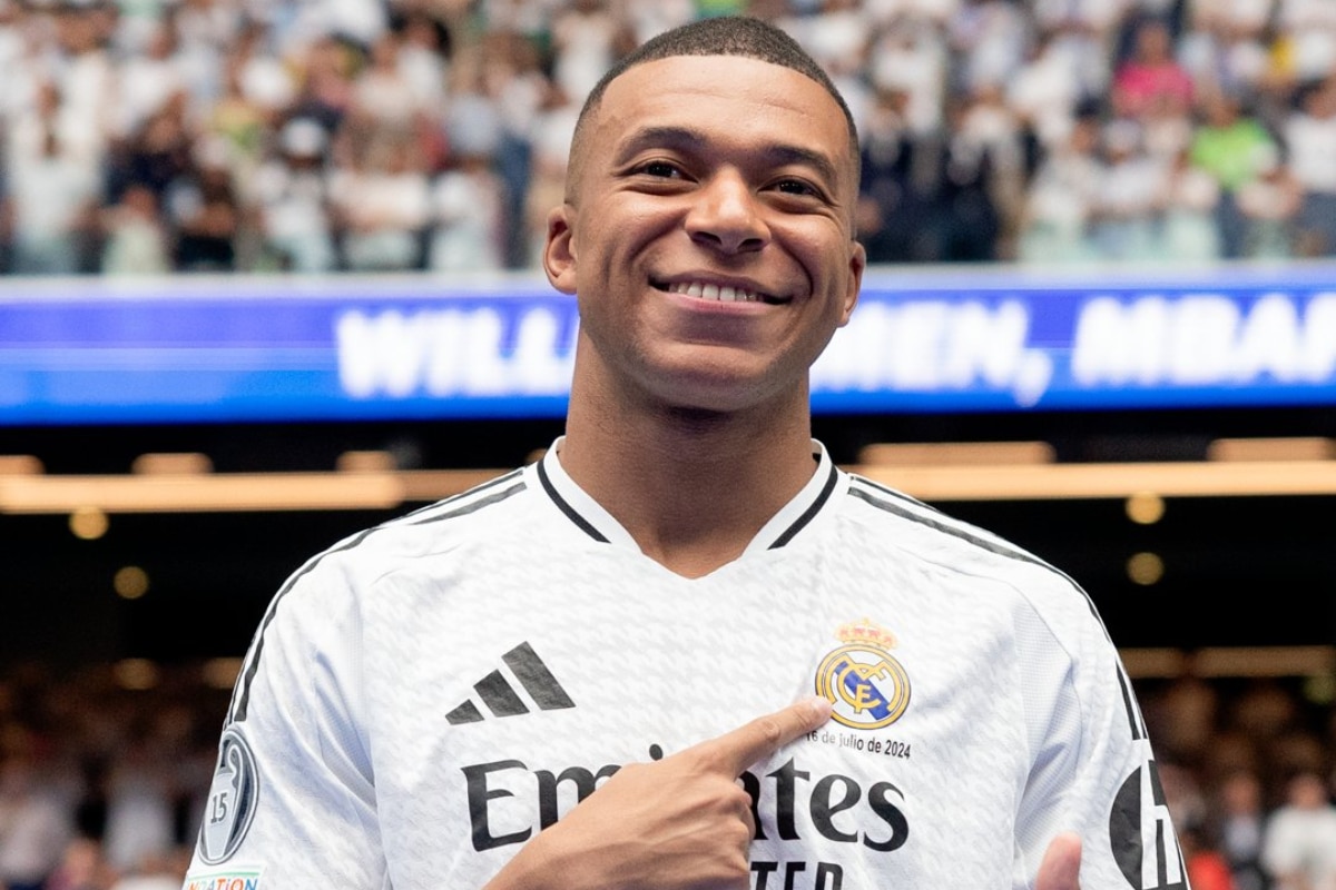 Kylian Mbappé posó con la camiseta de Real Madrid