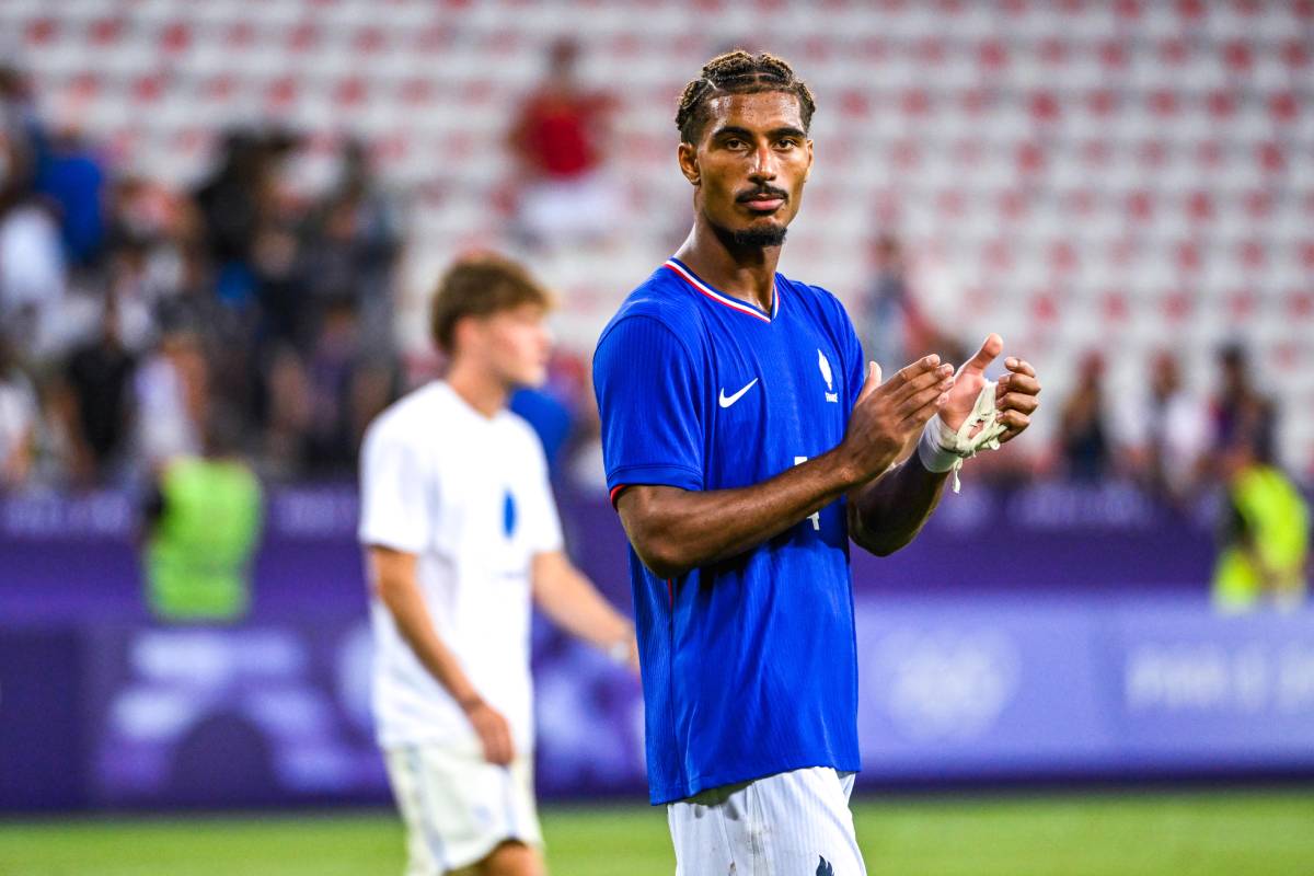 Loic Badé, defensor de 24 años de Francia
