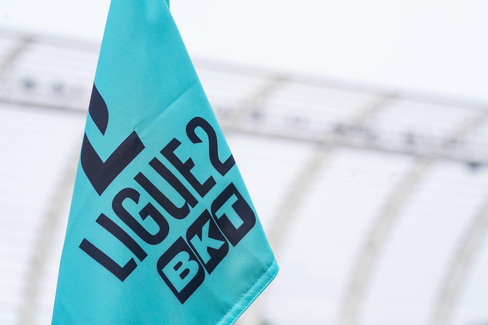 Quel Anglais, qui a fait l’objet d’un transfert de 41 millions d’euros en 2011, a signé dans un club de L2 française en fin de carrière ?
