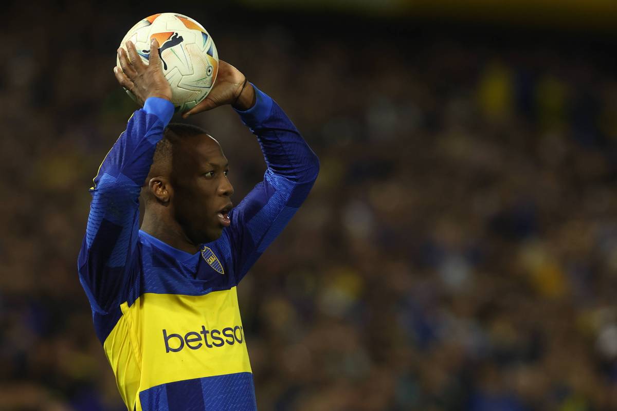 Luis Advíncula es jugador de Boca Juniors en 2021