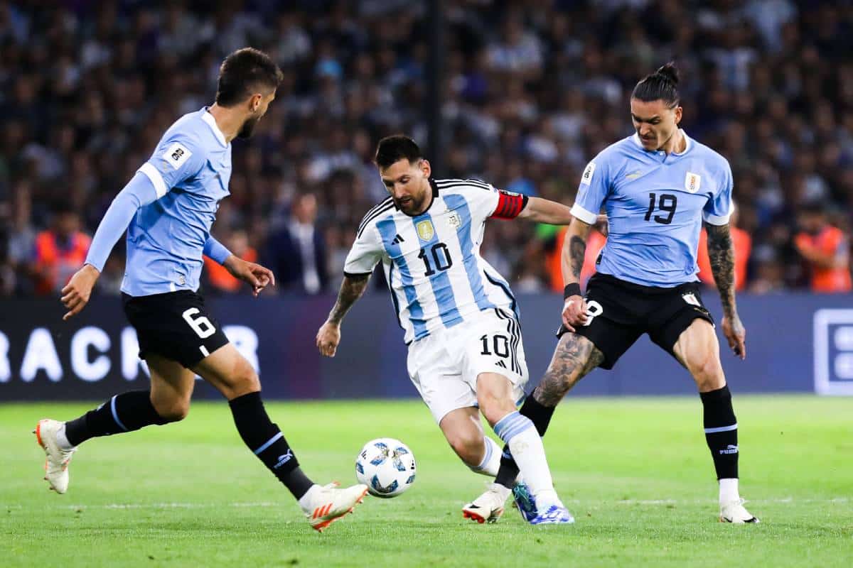 Darwin Núñez y Lionel Messi, goleadores en las eliminatorias