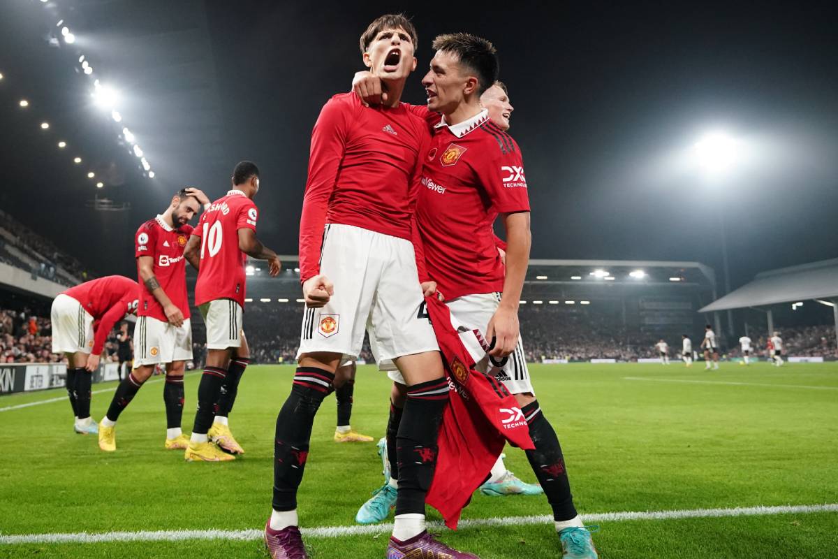 Alejandro Garnacho y Lisandro Martínez en Manchester United