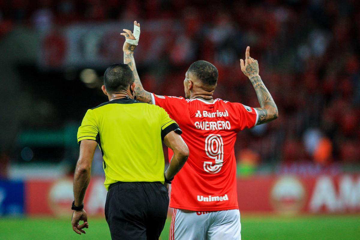 Paolo Guerrero aún no define cuál será su futuro