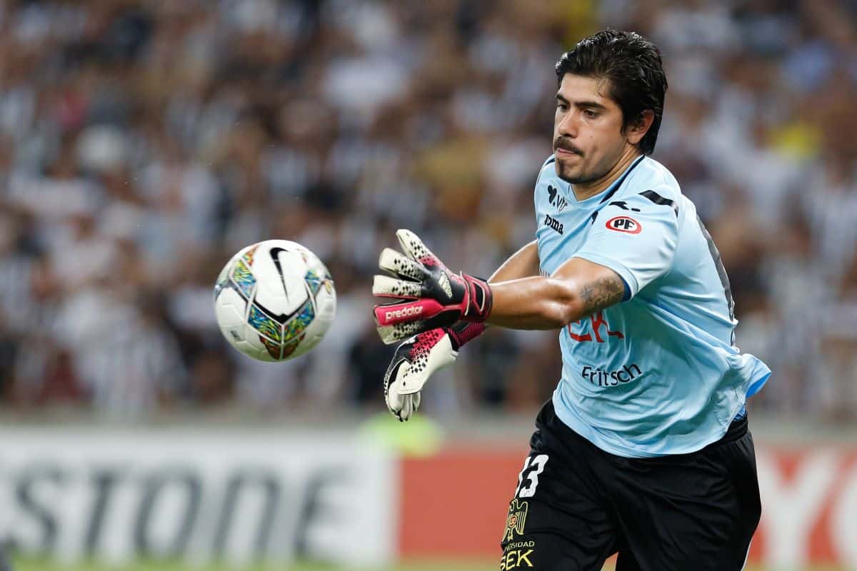Diego Sánchez sacando del área