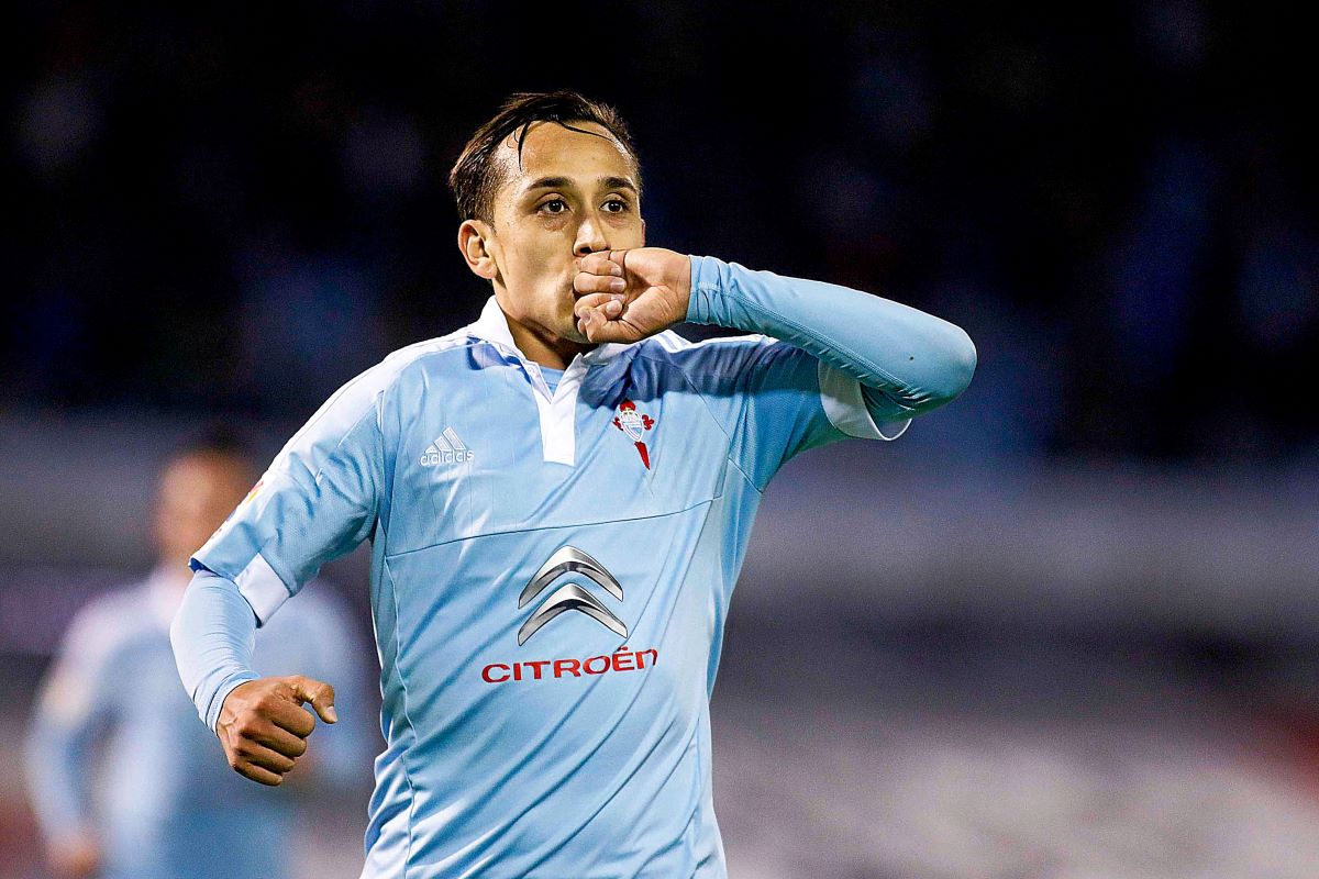 Fabián Orellana celebrando gol
