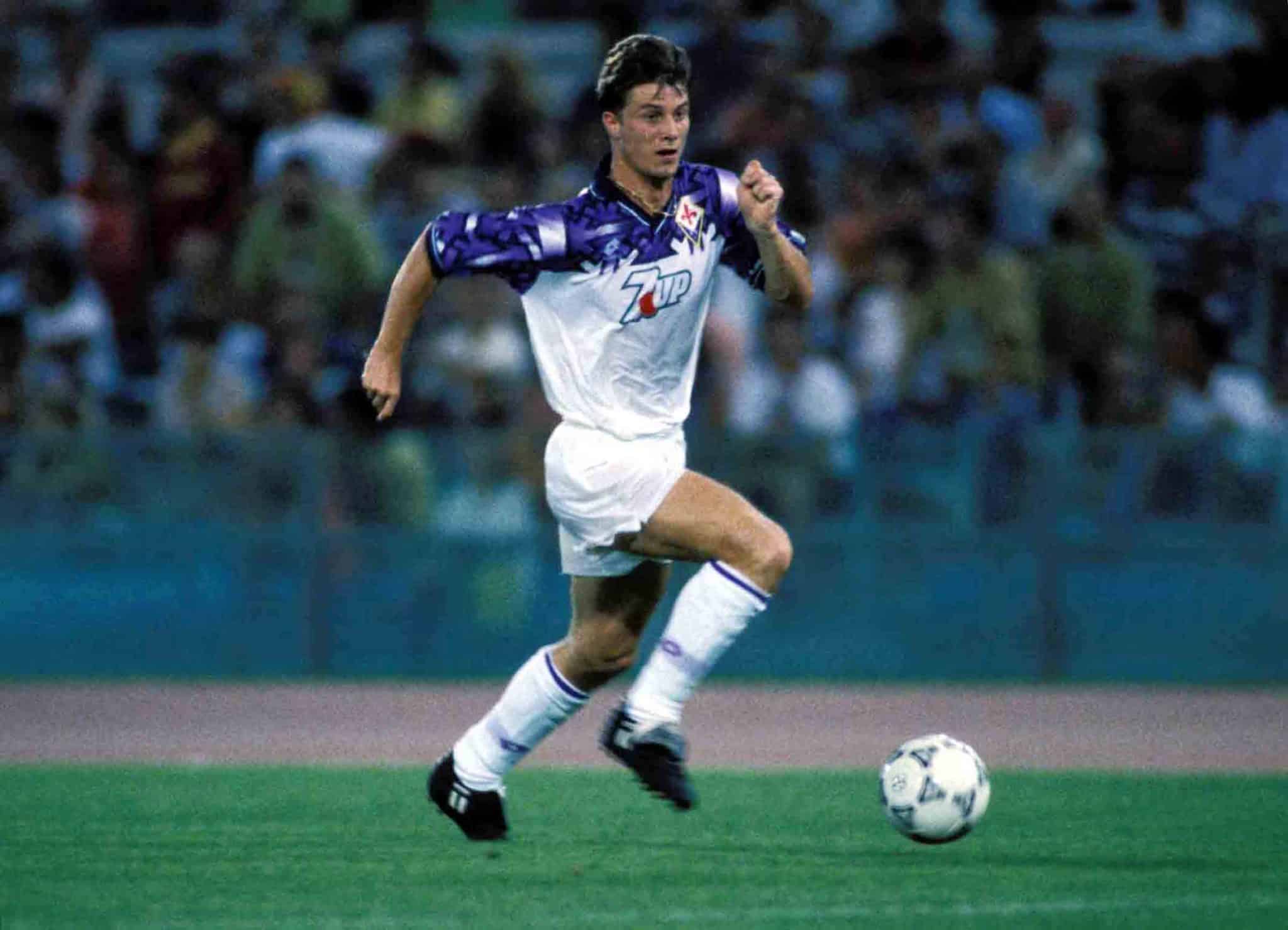 Pour quelle raison le maillot extérieur de 1992-1993 de la Fiorentina a-t-il été rapidement banni des terrains et retiré par l’équipementier et le club italien ?