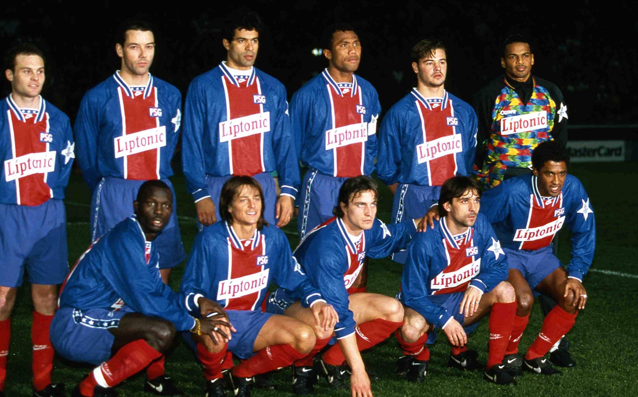 Lors de la double confrontation en quarts de finale de la Ligue des Champions 1994-1995, lequel de ces joueurs du PSG n’a PAS marqué contre le FC Barcelone ?