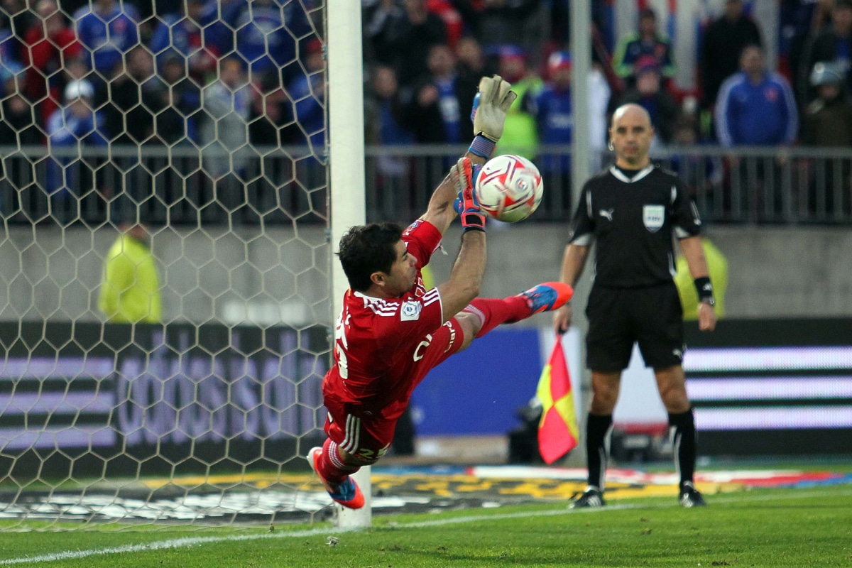Johnny Herrera fue el héroe de La U en los penales. (Foto: IMAGO)