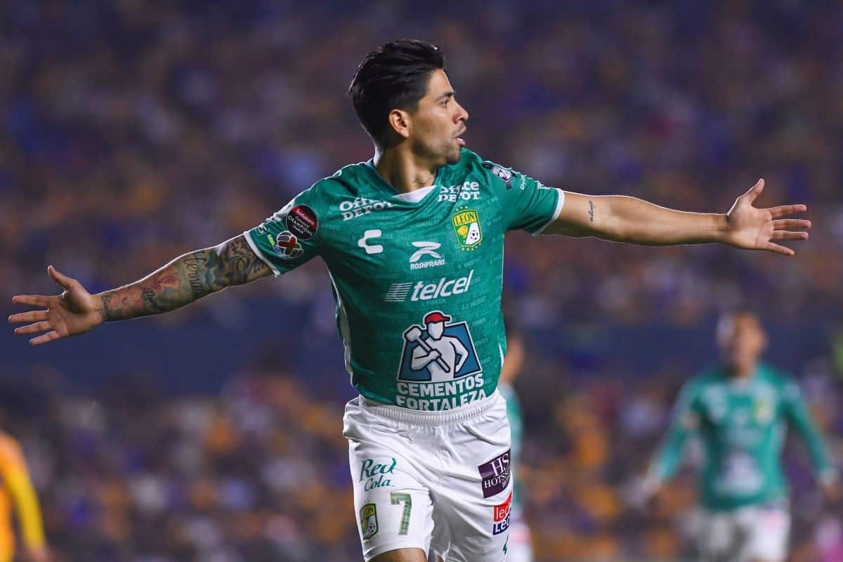 Víctor Dávila celebrando