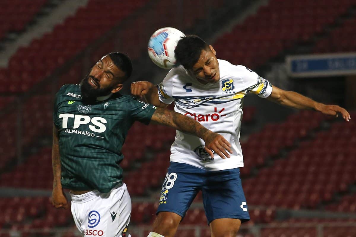 Futbol, Santiago Wanderers vs Everton. Vigesima tercera fecha, campeonato nacional 2020. El jugador de Everton Dilan Zun
