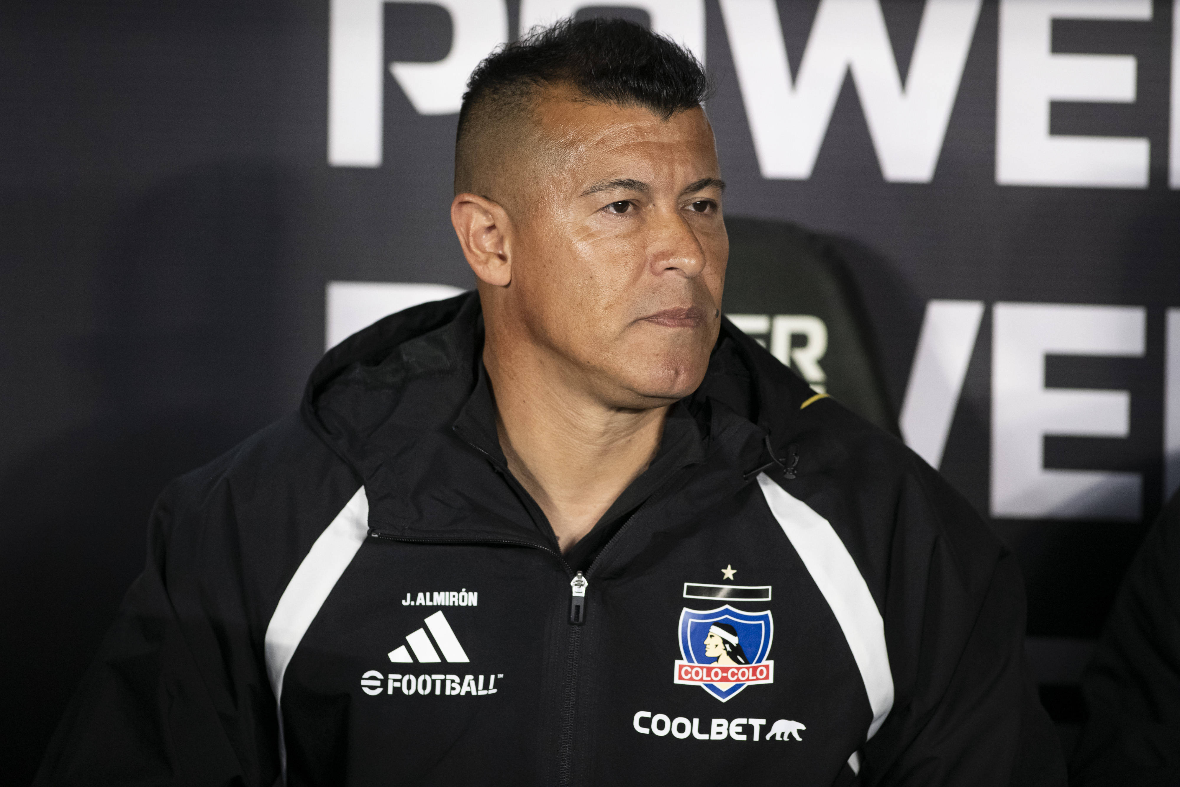 Fichajes: la millonaria inversión que exige Almirón para seguir en Colo Colo