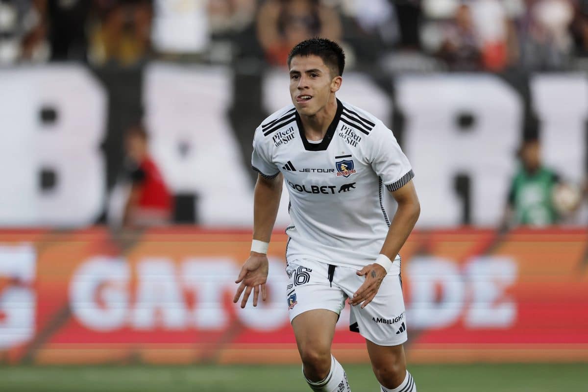 Matías Mayo jugando para Colo Colo