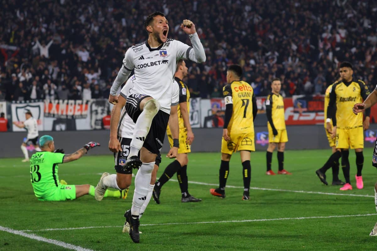 Ramiro González festejando un gol