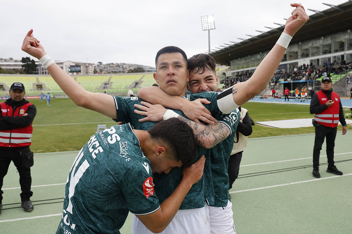 Santiago Wanderers festejando gol