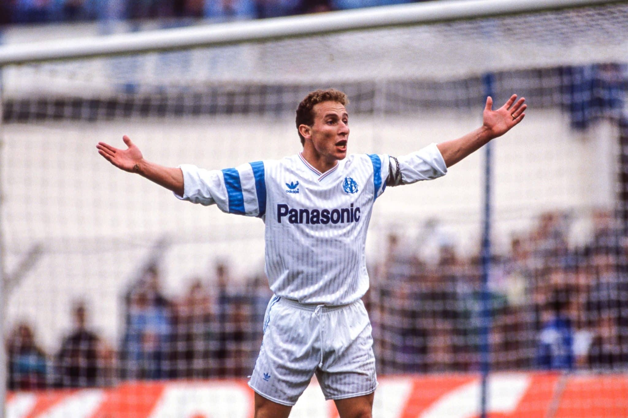 Jean-Pierre Papin a joué à Marseille de 1986 à 1992. Avec lequel de ces joueurs n’a-t-il PAS évolué à l’OM ?