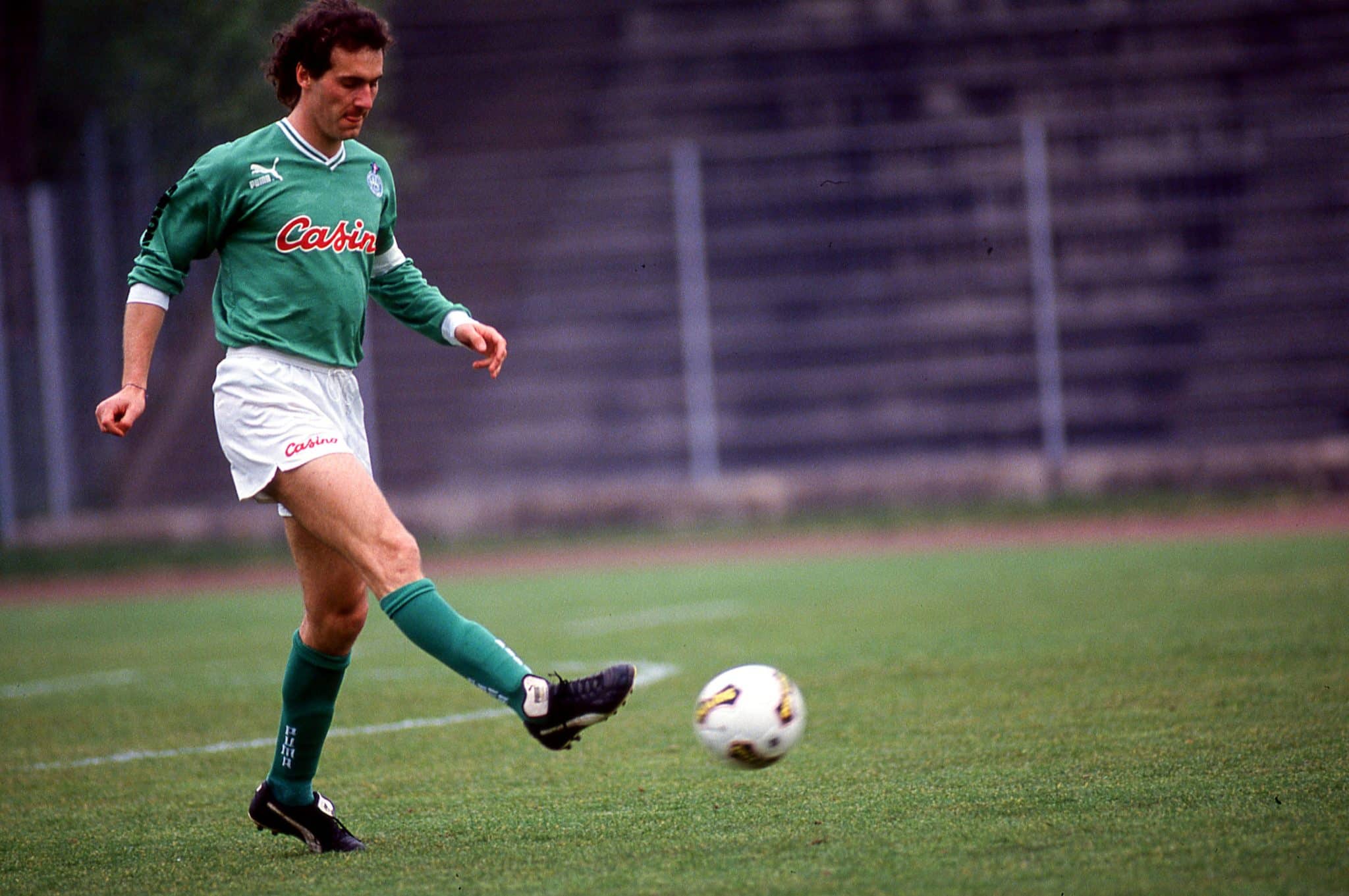 Quel coach passé par l’OL a gagné le derby d’avril 1994 avec l’ASSE à Geoffroy Guichard (3-0), avant que les Verts ne battent plus Lyon à domicile durant 16 ans, jusqu’en 2010 ?
