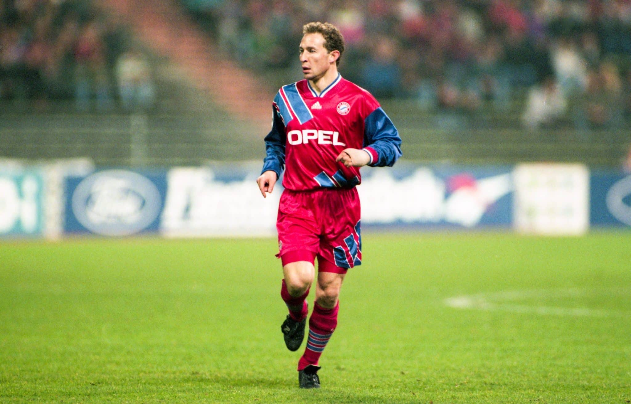 Laquelle de ces propositions sur Jean-Pierre Papin est FAUSSE ?