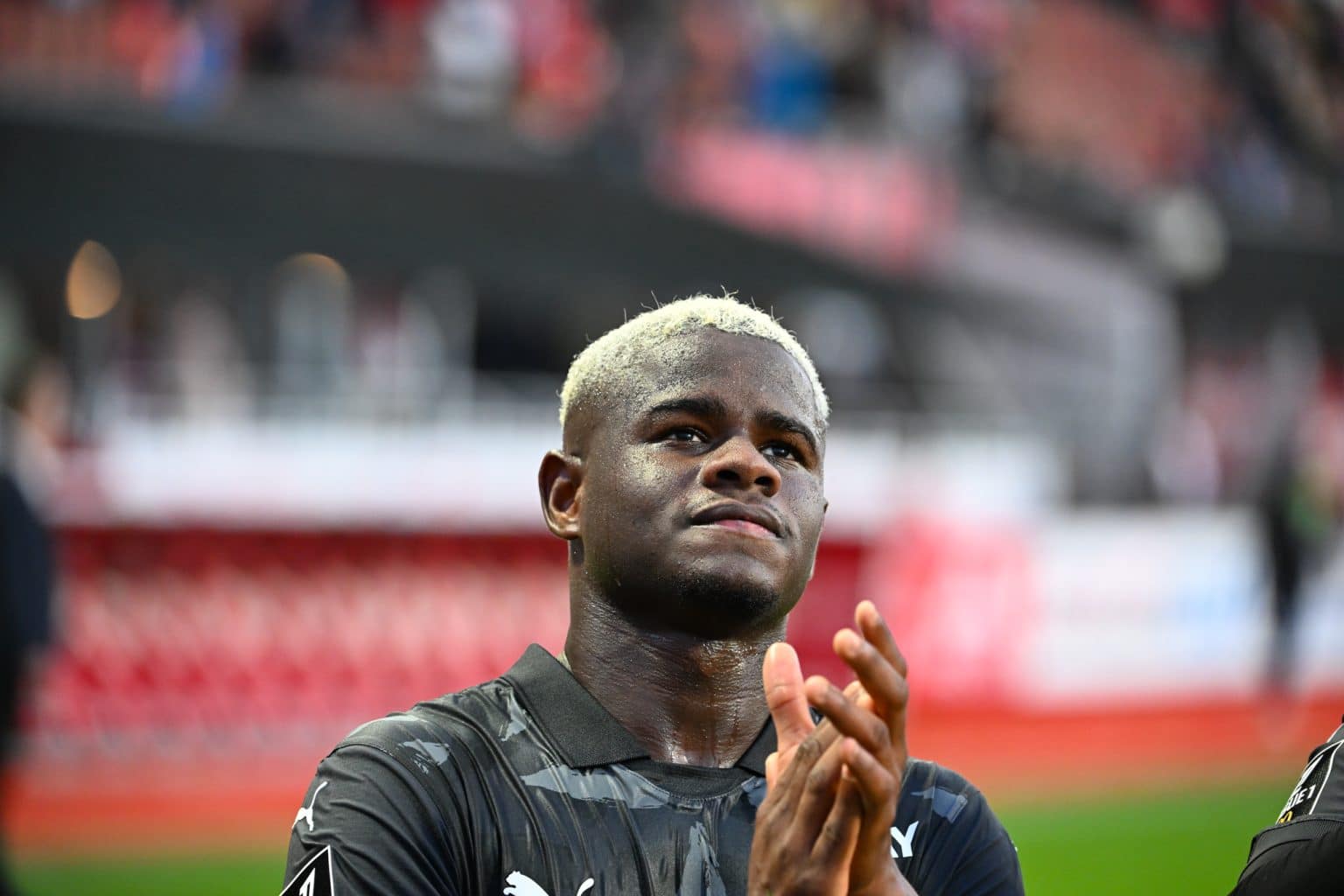 Mercato - Rennes : un cador européen se lance à l’assaut de Mikayil Faye