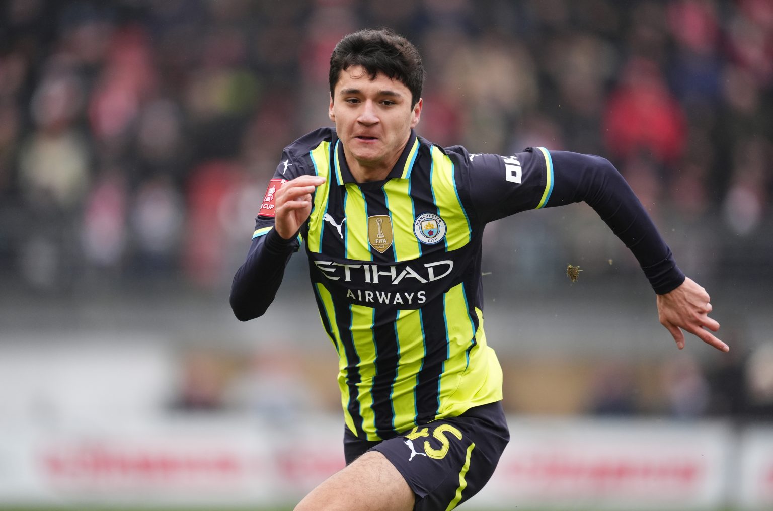 Manchester City : l’hécatombe frappe un nouveau cadre de Guardiola… Une occasion en or pour Khusanov ?