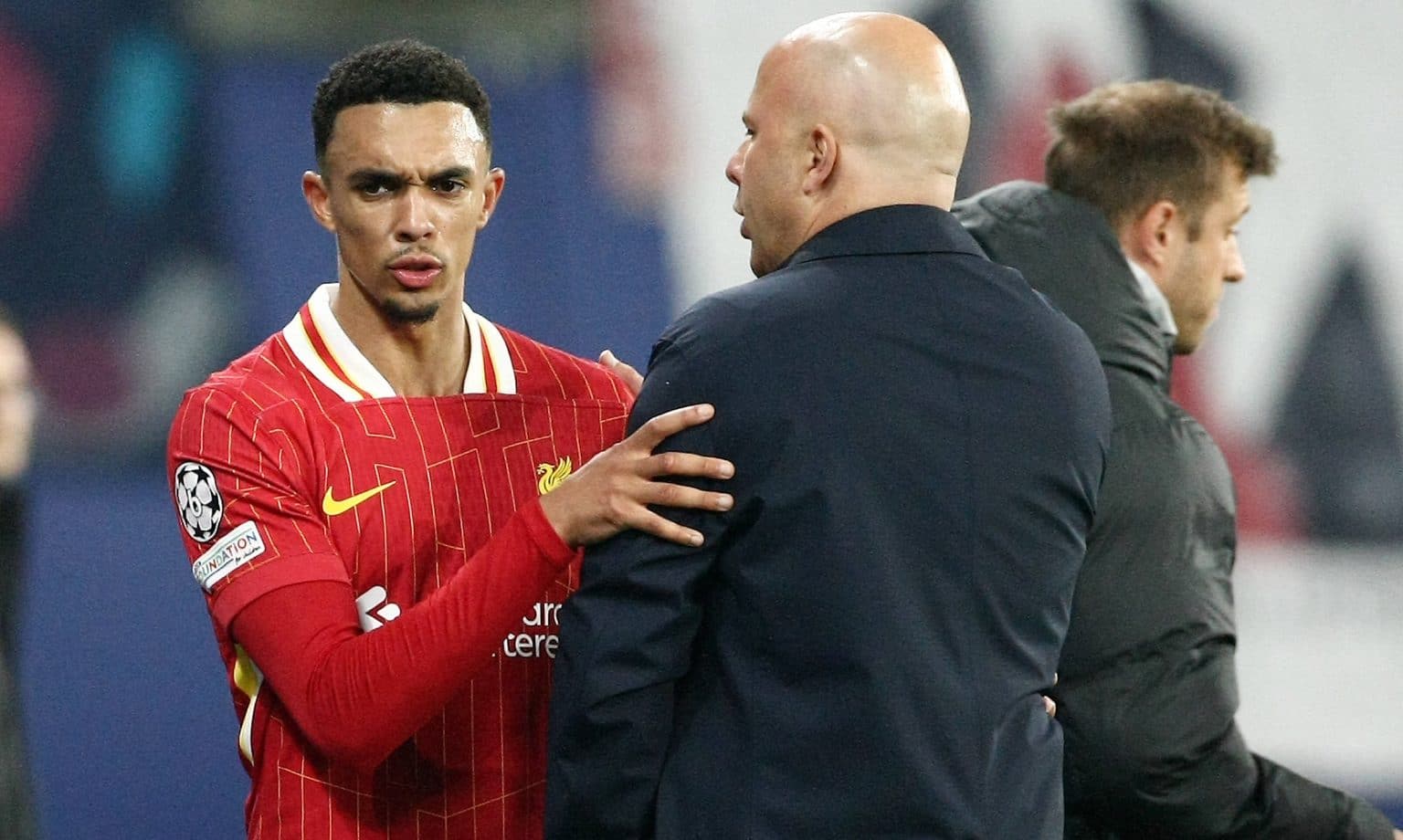 Mercato - Liverpool : un ancien protégé d’Arne Slot avec seulement 79 minutes en Ligue des champions ciblé pour remplacer Alexander-Arnold