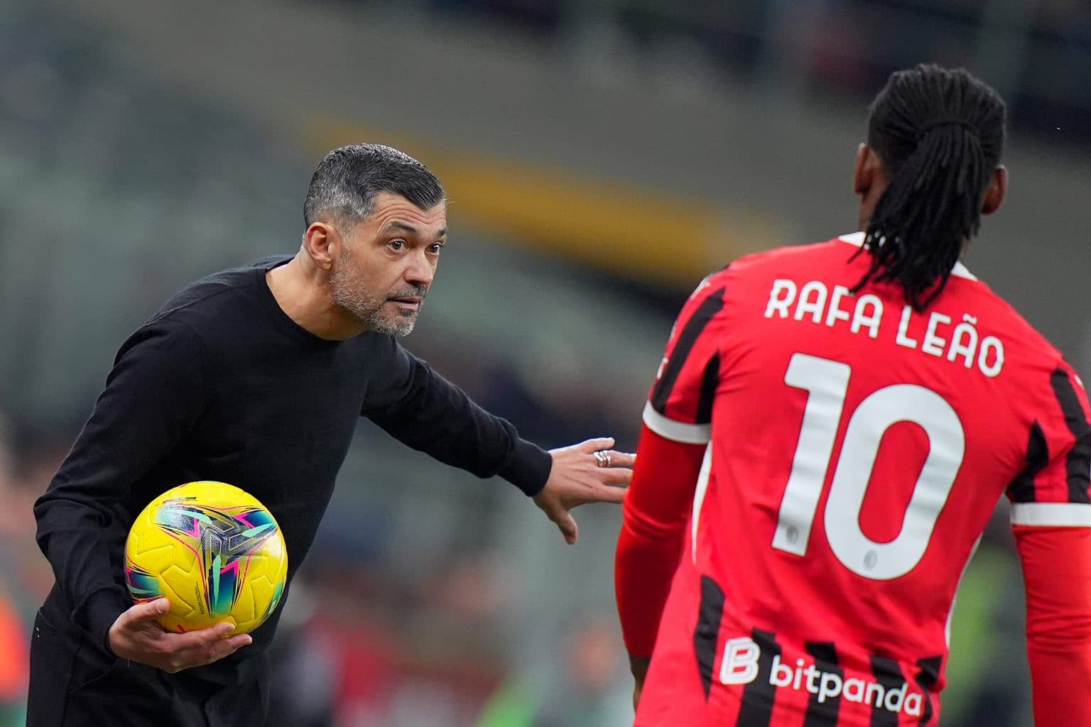 Milan AC : Rafael Leão s’attire aussi des problèmes avec Sergio Conceição
