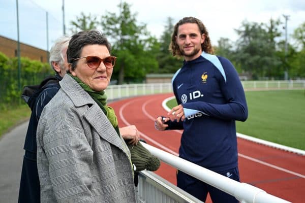 Comme Véronique Rabiot, ces joueurs qui ont leur famille pour agent