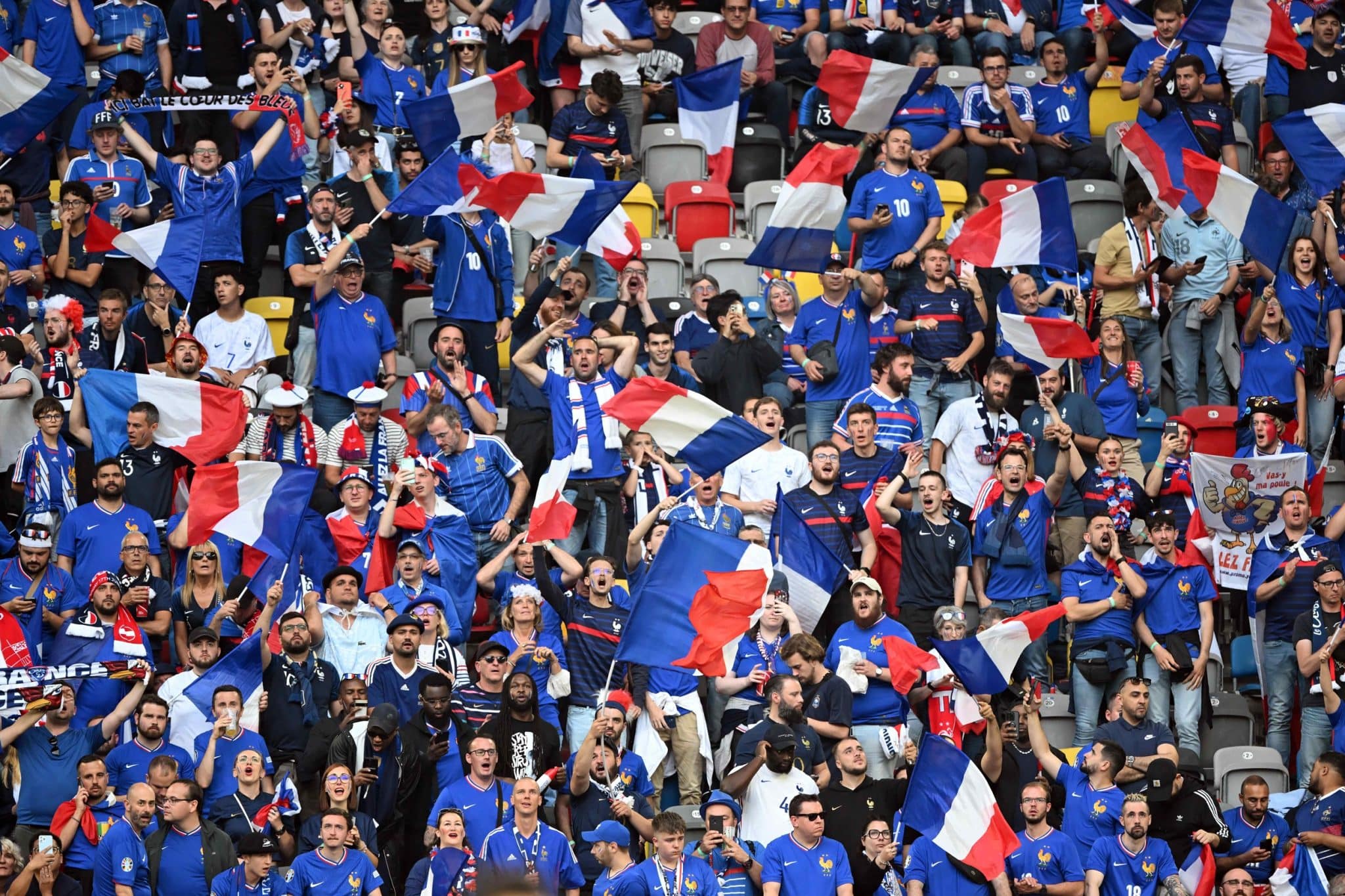 Quel international français n’est PAS passé par l’OM ET par le PSG, que ce soit en tant que joueur ou entraîneur ?