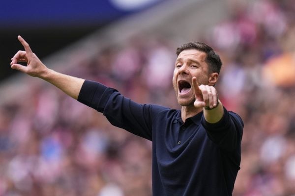Real Madrid : Xabi Alonso rate son premier test, 3 reproches après la déroute dans le derby contre l'Atletico