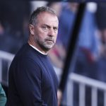 Mercato Barça : un défenseur central de la shortlist prolonge avec son club