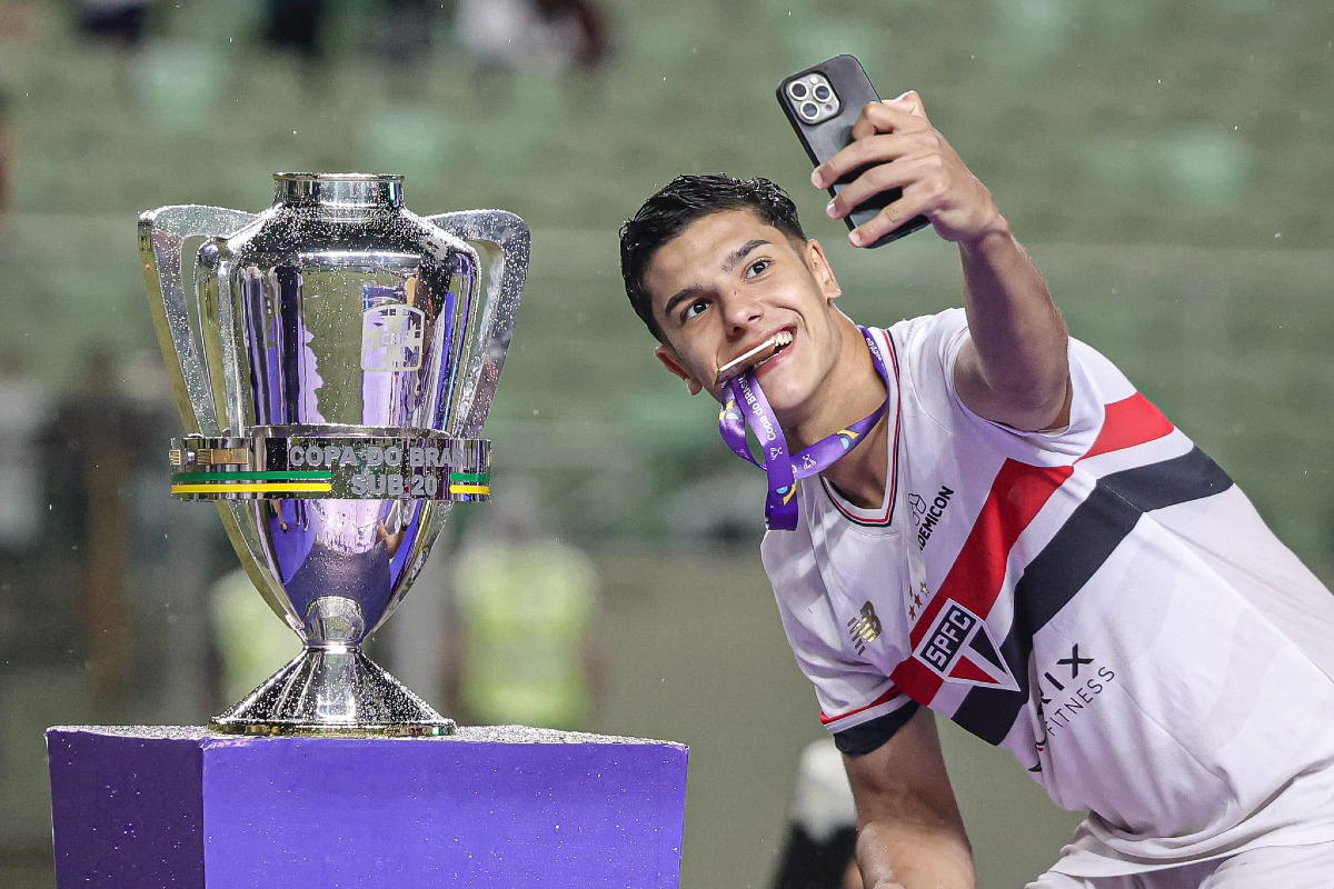 Mercato – Le jeune Nicolas chipé au nez et à la barbe du Barça ?