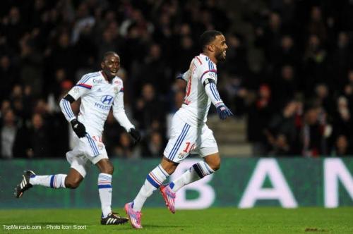 Ligue 1 : l’OL bat Toulouse et prend la tête