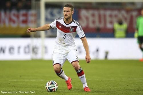 Dortmund : un concurrent de taille pour Mustafi ?